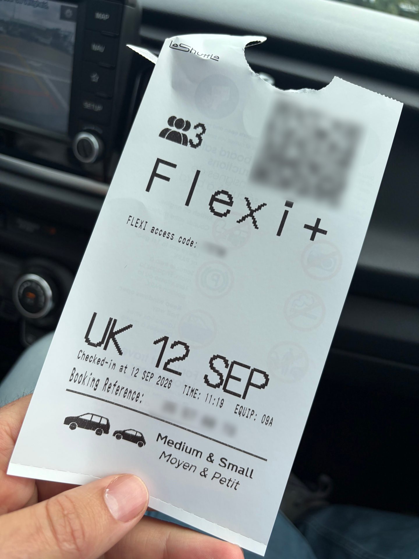 Cartellino Flexiplus da appendere allo specchietto al terminal Eurotunnel