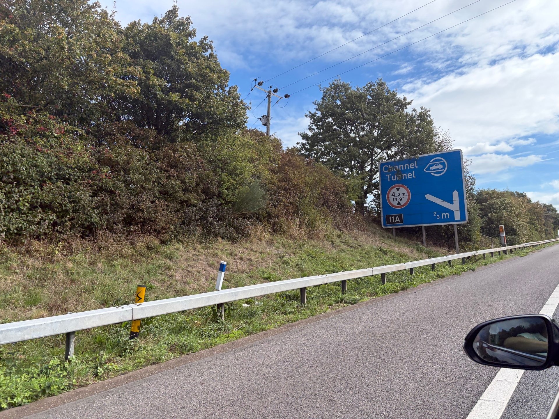 Cartello Channel Tunnel sull&rsquo;autostrada M20 vicino a Folkestone