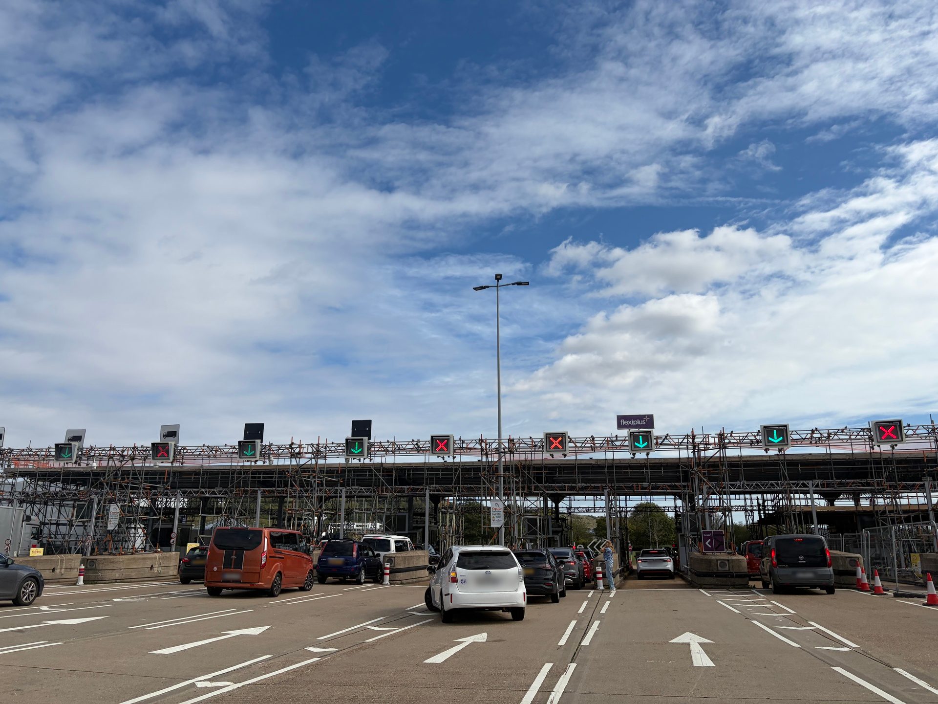 I caselli del check-in al terminal Eurotunnel di Folkestone